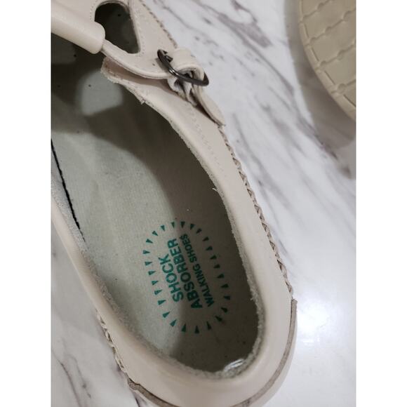 NEW - Propet Womens Cafe Walker Slip On Flat Shoes Beige Size 7 EXTRA WIDE - Picture 6 of 7